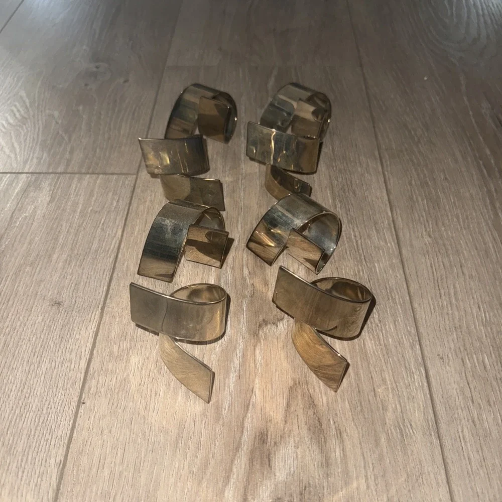 Napkin Rings Ribbon Metal Gold Tone Set of 8‎